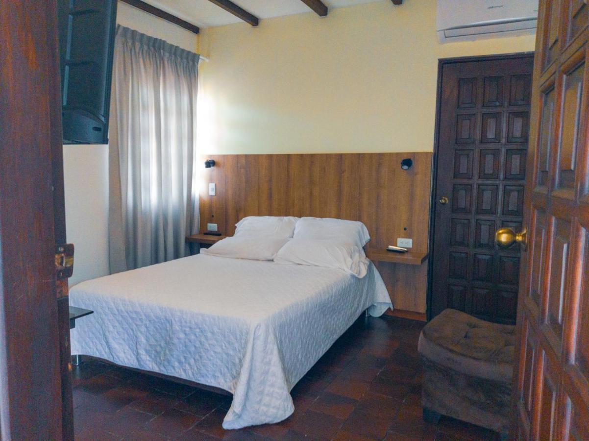Hotel Boutique La Casa De Piedra Кали Экстерьер фото